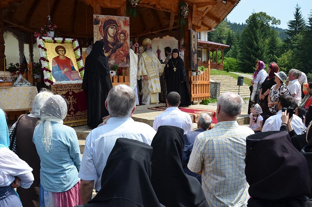 „Cel care este orb în sufletul său trăieşte într-un univers închis“ 77671