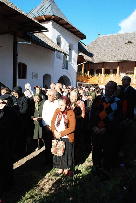 În Arhiepiscopia Râmnicului s-au făcut rugăciuni pentru oprirea ploilor 77601