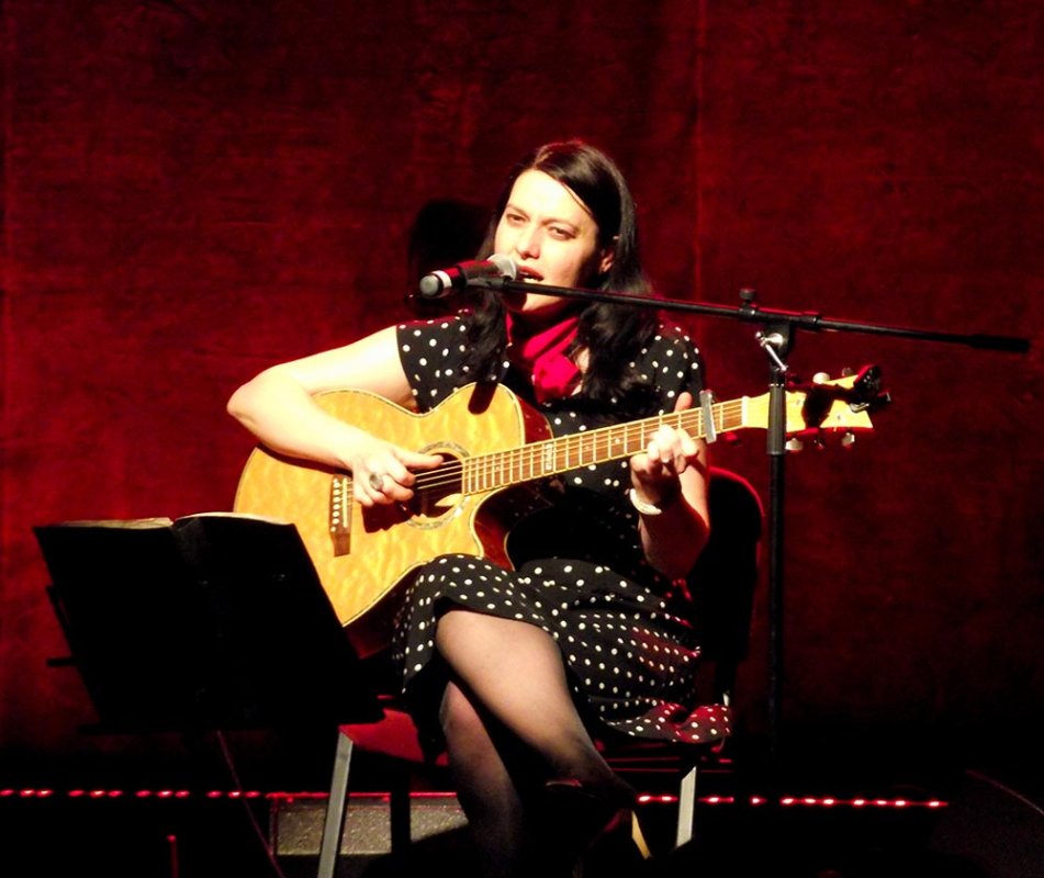 Alina Manole şi „Fericirea ei de luni“ 77556