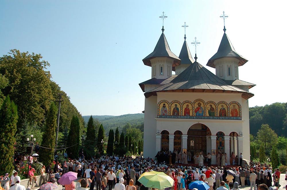 Cinstirea Sfintei Teodora de la Sihla în Eparhia Iaşilor 77507