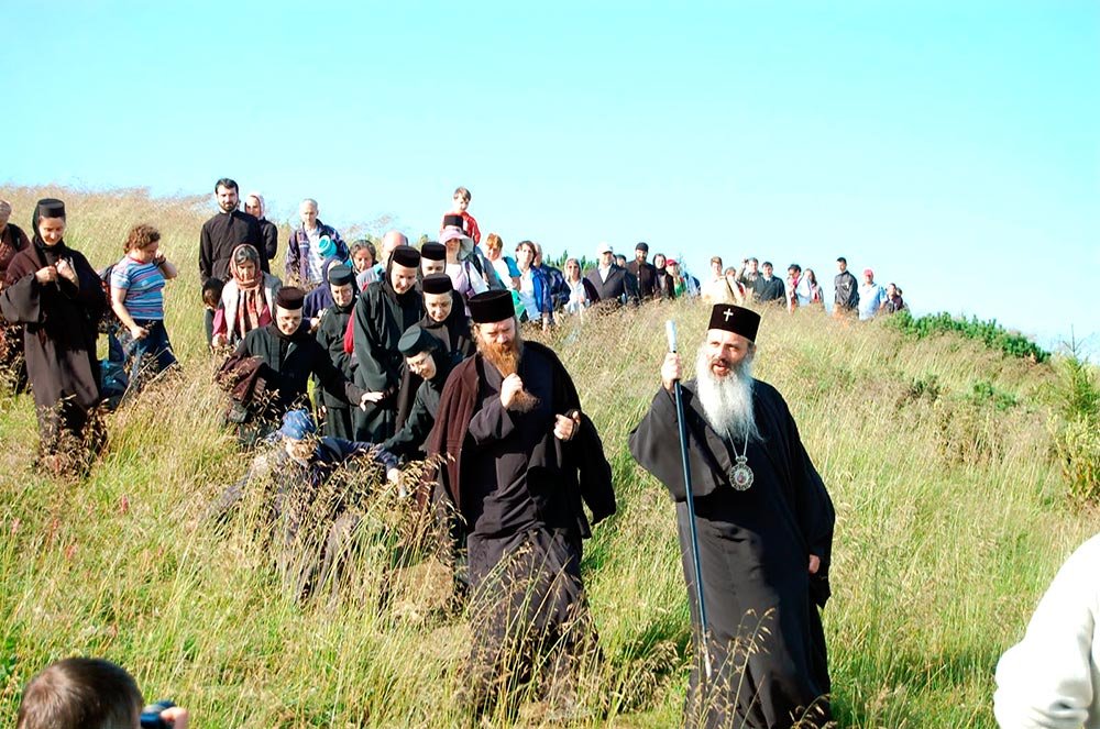 Pelerinajul pe Muntele Ceahlău, o tradiţie reluată după 1990 77536