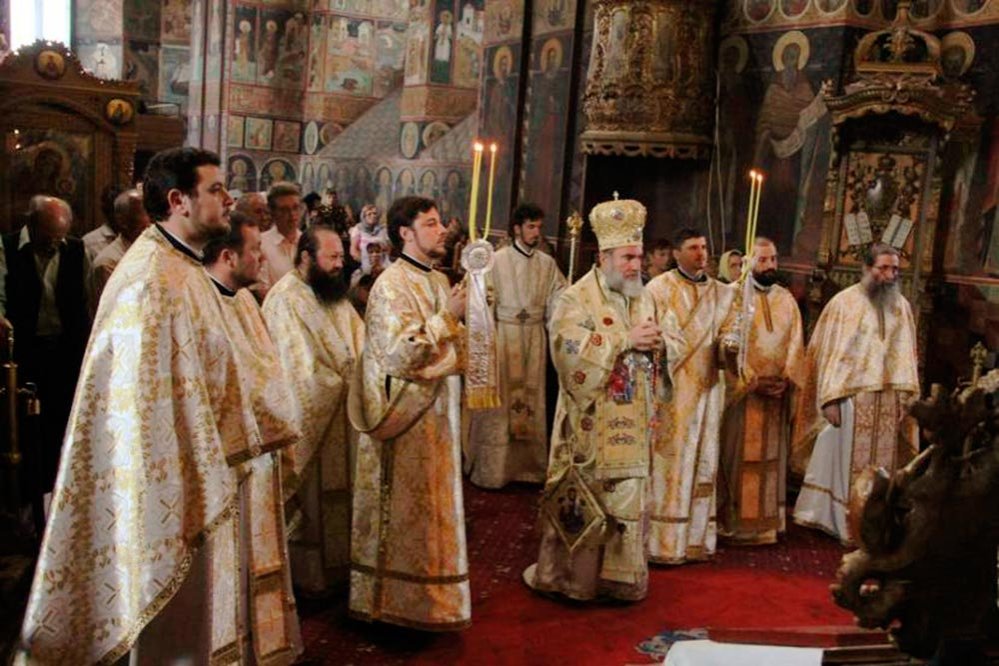 Slujbe arhiereşti la Catedrala arhiepiscopală din Roman 77510