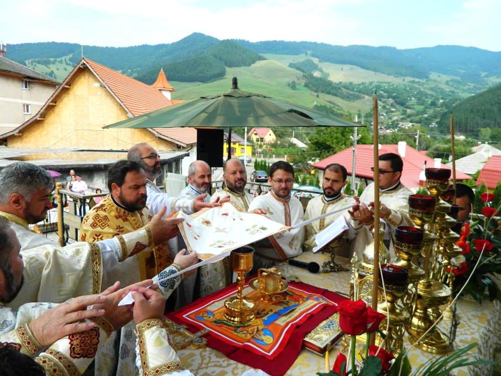 De 20 de ani, sărbătoare la Taşca 77444