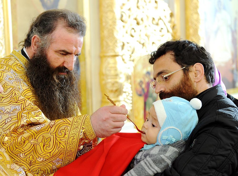 Care sunt inovaţiile şi abaterile de la normele liturgice, canonice şi pastorale privitoare la săvârşirea Tainei Împărtăşaniei? 77438