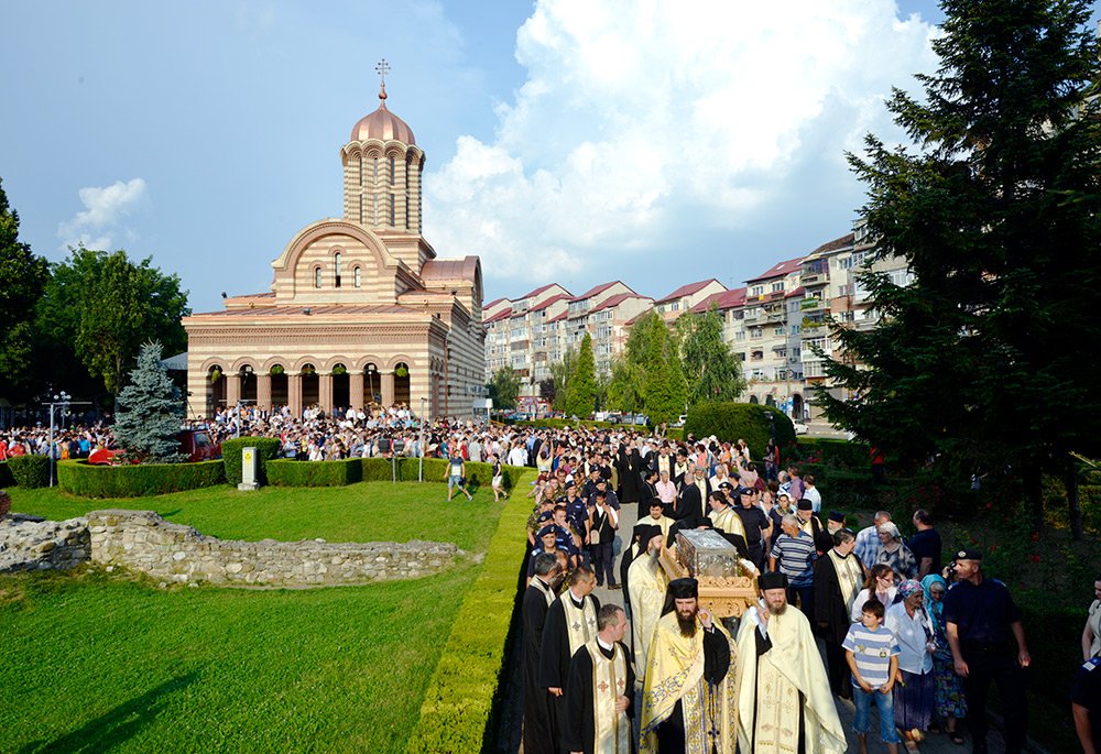 Două zile de sărbătoare pentru Sfântul Ierarh Nifon 77413