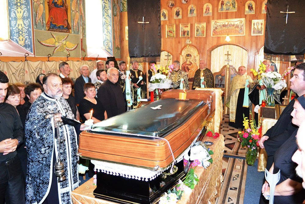 Părintele Trifu Grozăvescu, prohodit la Plugova 77390