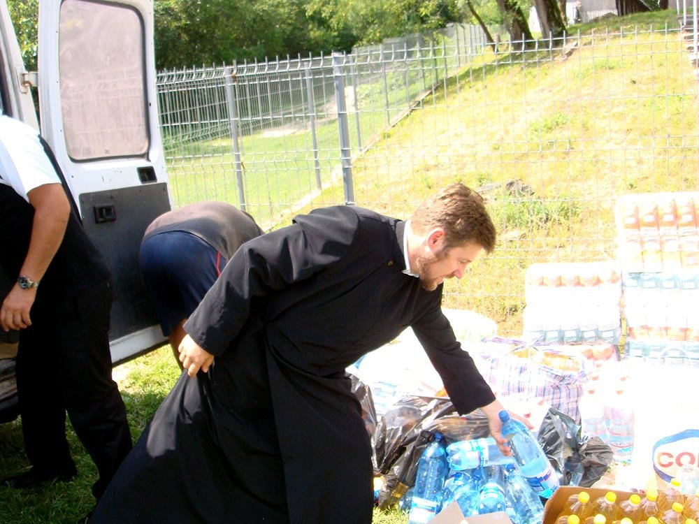 Ajutoare pentru sinistraţii din Oltenia 77361