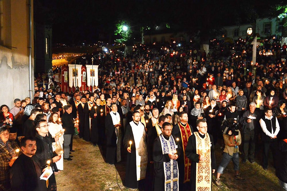 Hramuri şi procesiuni la Adormirea Maicii Domnului 77346