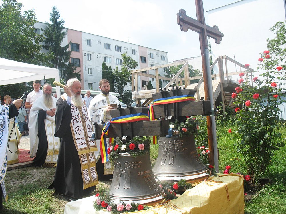 Vizite arhiereşti în Cluj şi Huedin 77347