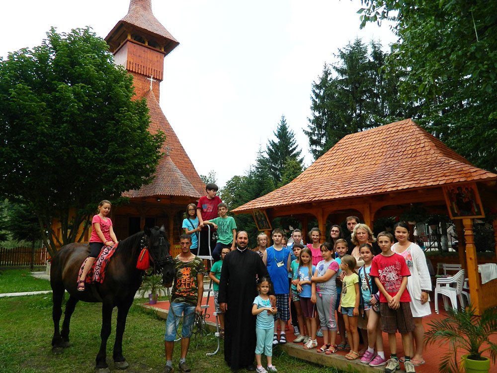 Tabără de limba engleză la Centrul de tineret „Vestitorii Bucuriei“ 77323