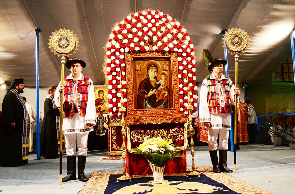 Zeci de mii de credincioşi la Nicula   77324