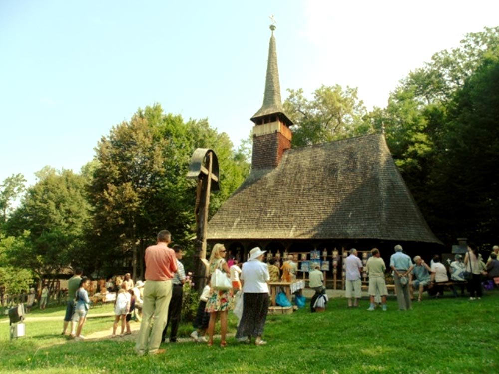 Creatori populari şi tradiţii la Muzeul ASTRA 77300