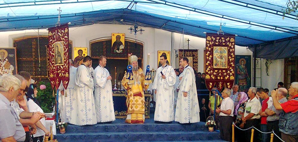 Mănăstirile din Oltenia în veşmânt de praznic 77304