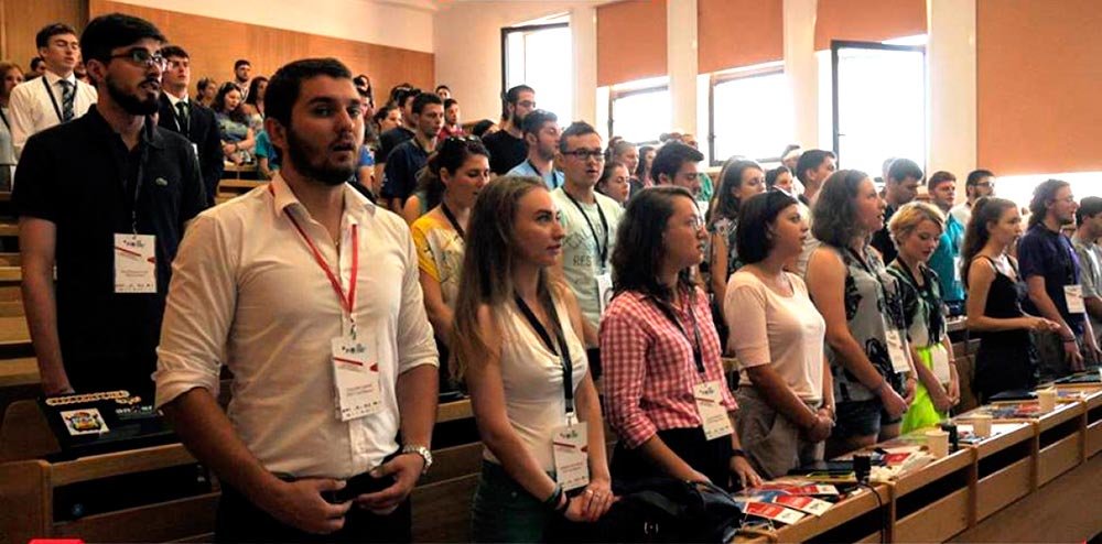 Patru studenţi de la Colegiul „Sfântul Nicolae“ au participat la FOSR 2014 77288