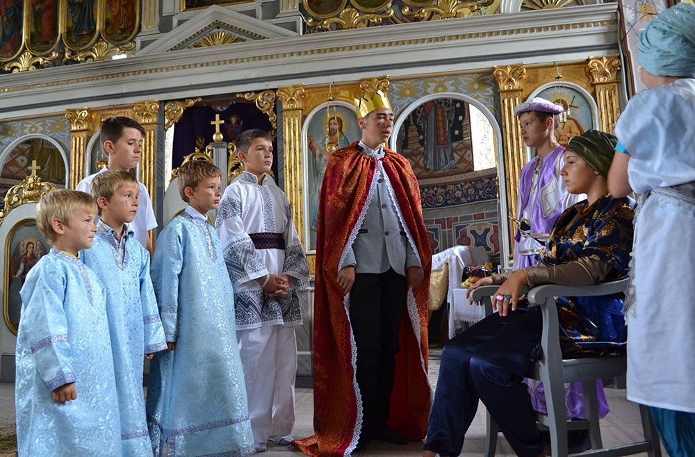 Sfinţii Brâncoveni, evocaţi de copiii de la Centrul de tineret Moniom 77252