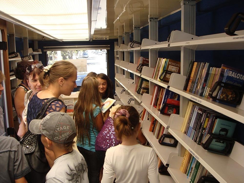 Cărţi şi jucării pentru copiii orfani din Alba 77226