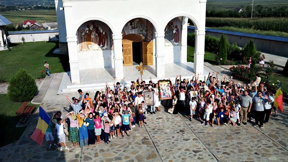 Sfinţii Martiri Brâncoveni, ocrotitorii „Taberei din pridvorul satului”- Bodeşti 77191