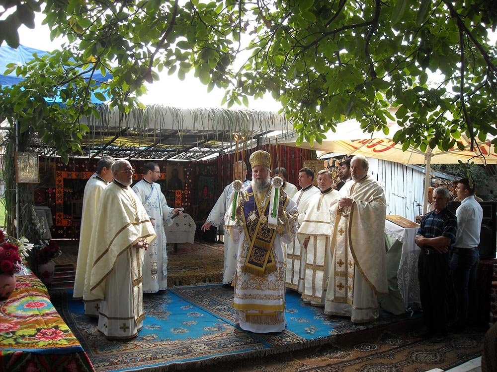 Sfinte Liturghii arhiereşti în Mitropolia Olteniei 77167