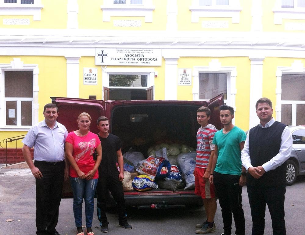 Ajutor pentru sărmani oferit de Parohia Floreşti, Năsăud 77108