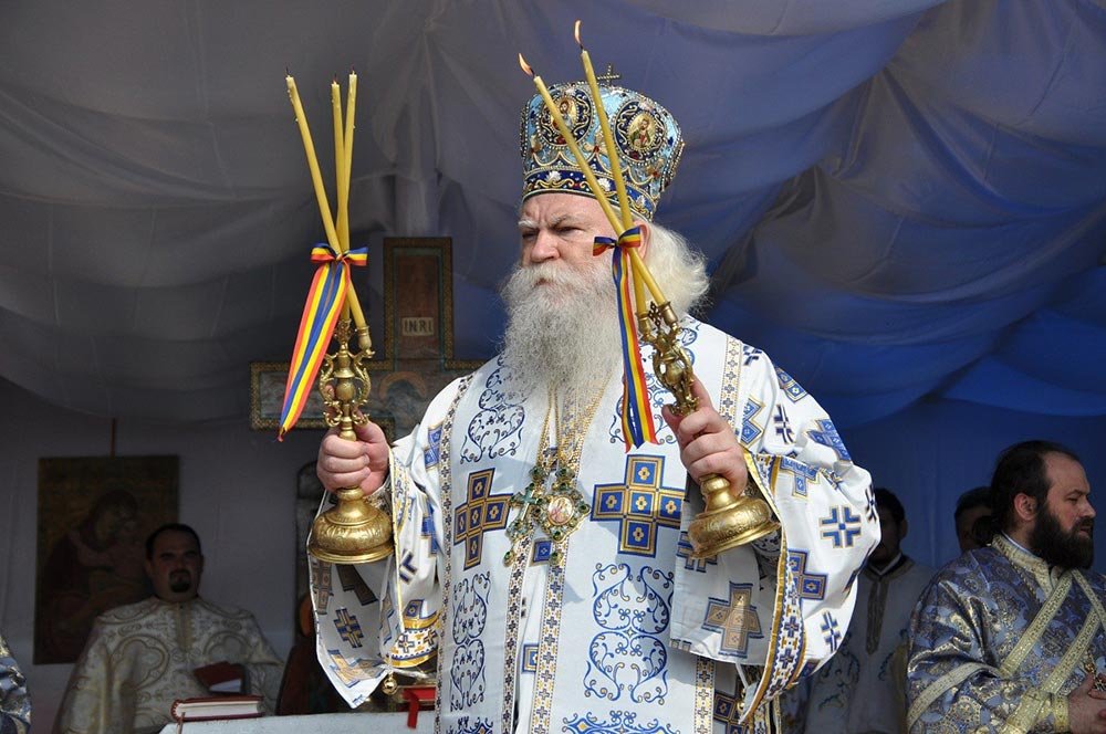 Poartă către cer în Parohia Câmpeni 77138