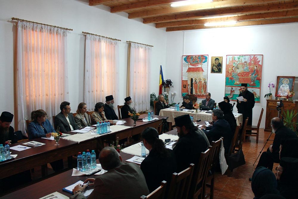 Simpozion dedicat ctitorilor şi restauratorilor Mănăstirii Dragomirna 77135