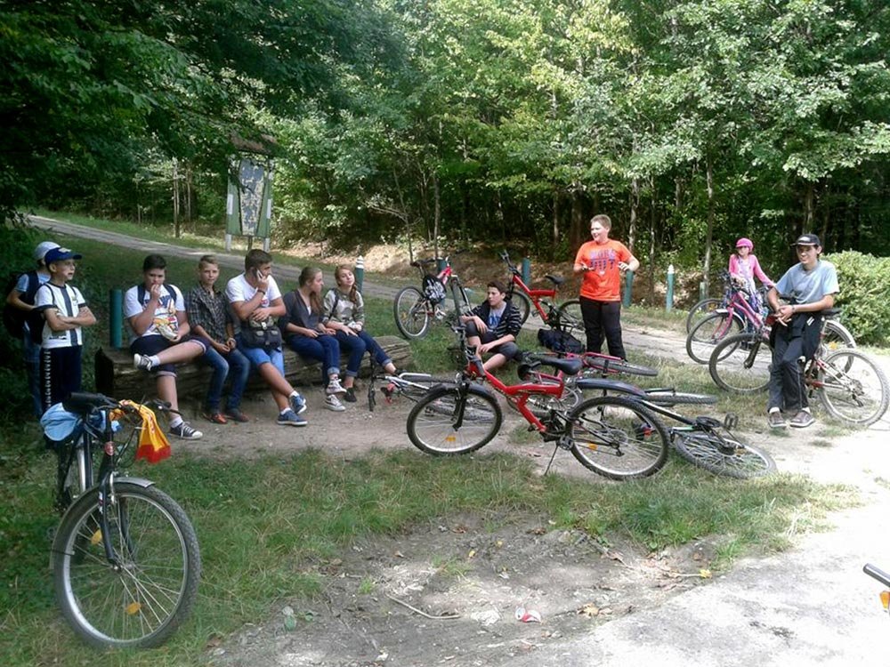 Tinerii din Parohia Poiana-Vorona, în pelerinaj pe bicicletă 77085