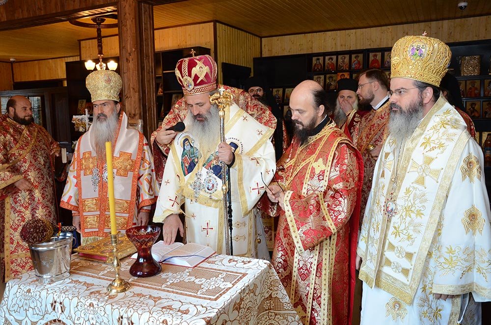 3 ierarhi, la hramul Mănăstirii Secu 77059