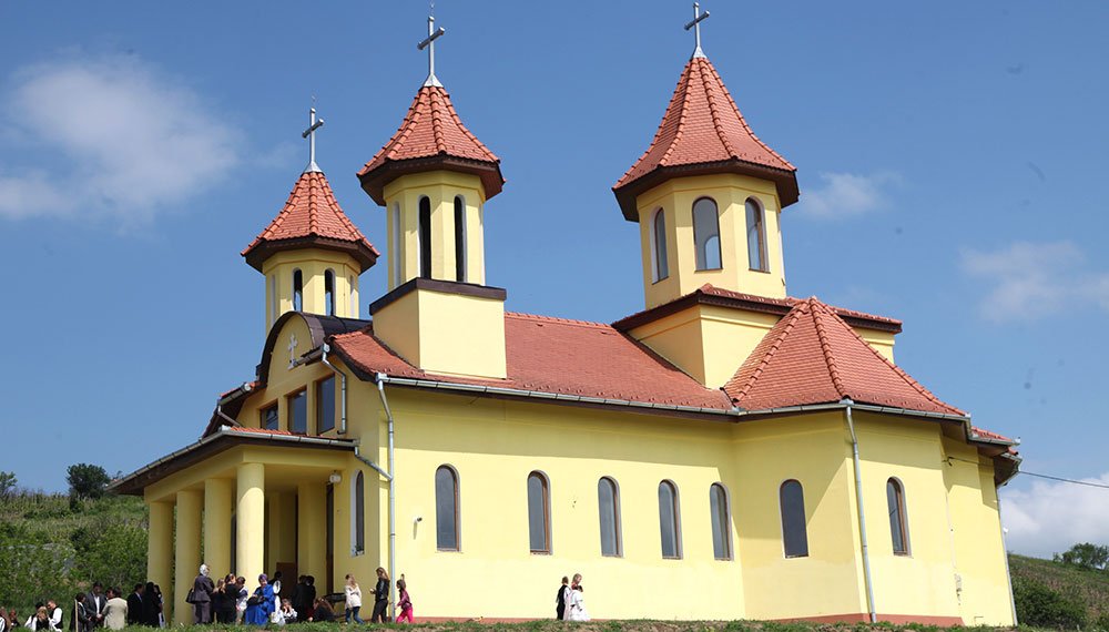 Noua biserică a credincioşilor din Loamneş 77063