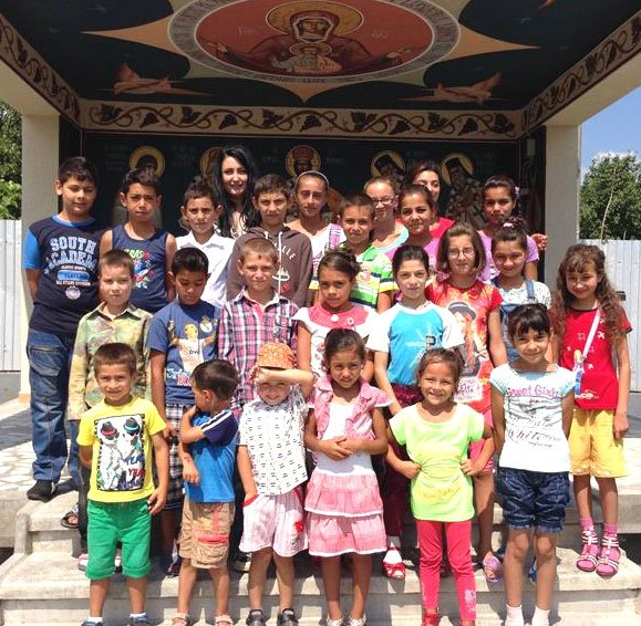 Şcoală de vară în pridvorul bisericii 76993