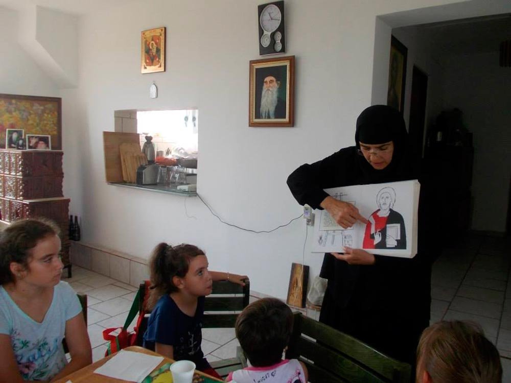 Şcoală de vară pentru elevi în Arhiepiscopia Târgoviştei 77013