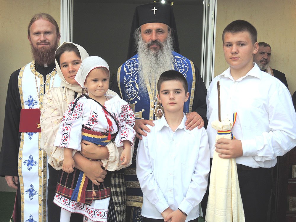 Sfinţire de casă socială şi monument dedicat memoriei eroilor, la Liteni - Hârlău 77020