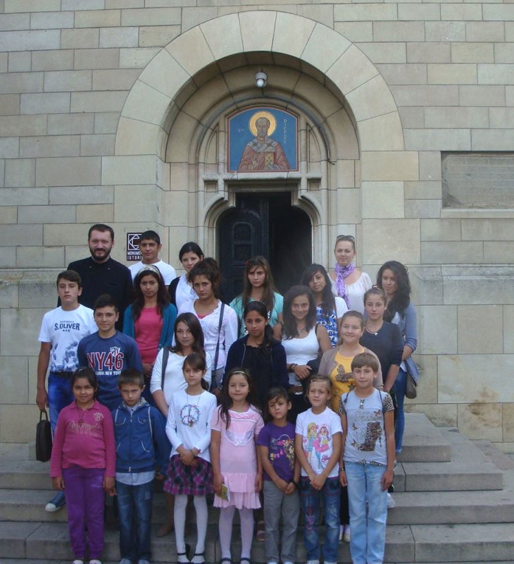 „Itinerarii culturale ieşene pentru copii şi tineri defavorizaţi“ 76947