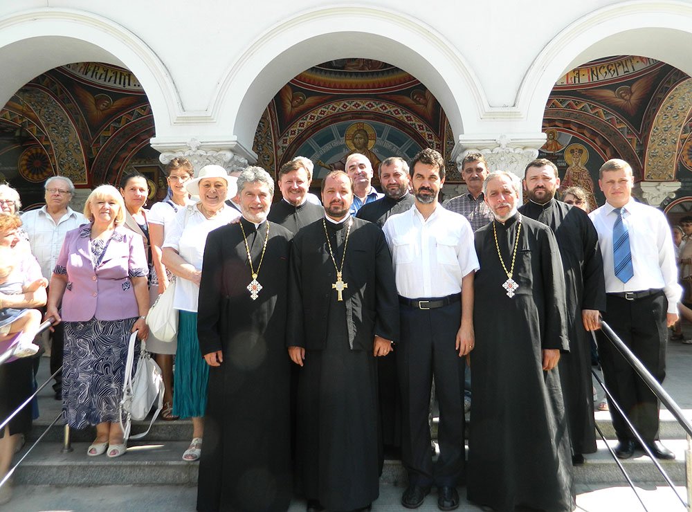 Zi de hram pentru credincioşii Parohiei „Naşterea Maicii Domnului” - Drumul Taberei 76894