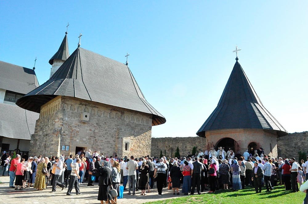 Maica Domnului, cinstită la Mănăstirea Hadâmbu 76884