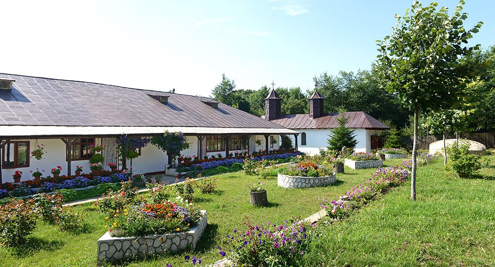 Schitul „Înălţarea Sfintei Cruci“ de la Topolog 76867