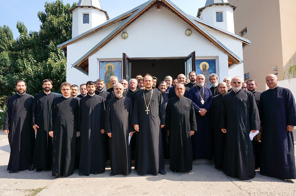 Tinerii şi Sfintele Taine ale Cununiei şi Euharistiei 76869