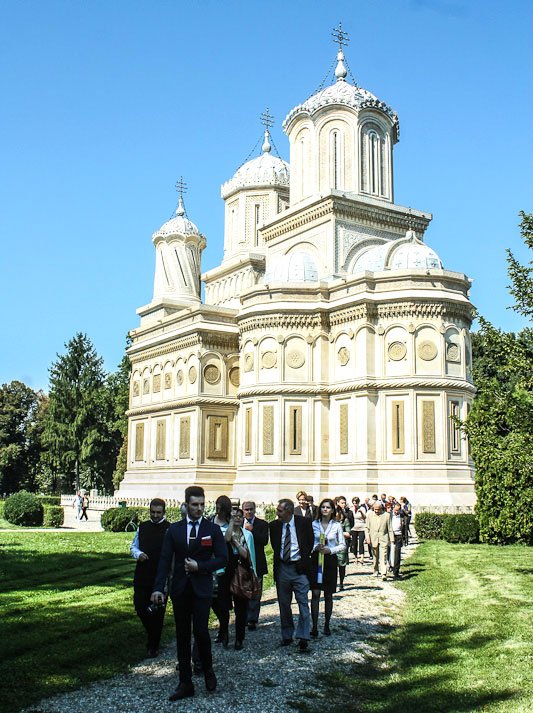 Diplomaţi din toată lumea au vizitat comorile spirituale ale Argeşului 76818