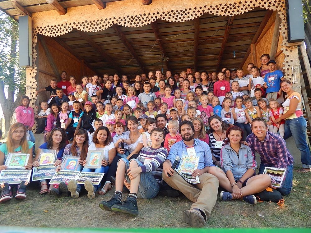 Tineri iubitori de tradiţie şi credinţă, în ultima „Tabără din pridvorul satului” din această vară 76838