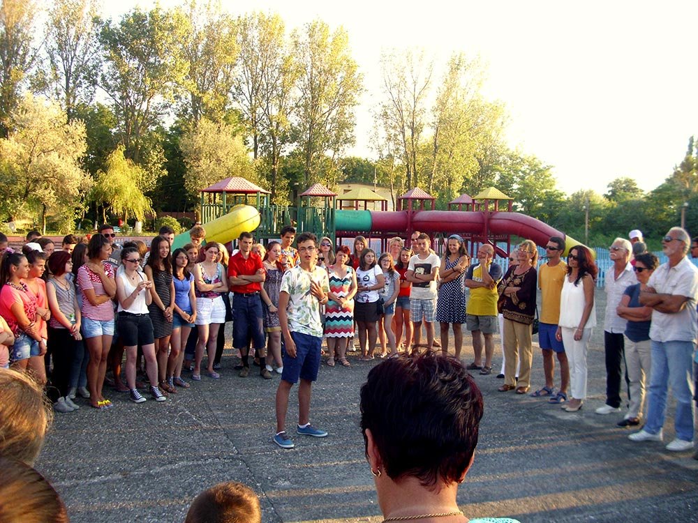 Elevi de la Colegiul Naţional „M. Sadoveanu“ - Paşcani, participanţi la Concursul naţional de proiecte antidrog „Împreună“ 76788