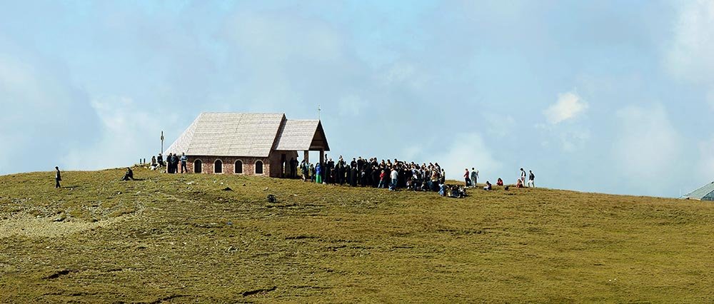 Arhiepiscopia Bucureştilor acţionează legal pe Platoul Bucegi 76757