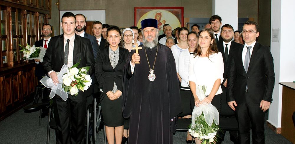 Binecuvântare arhierească pentru căsătoria tinerilor teologi la Galaţi 76737