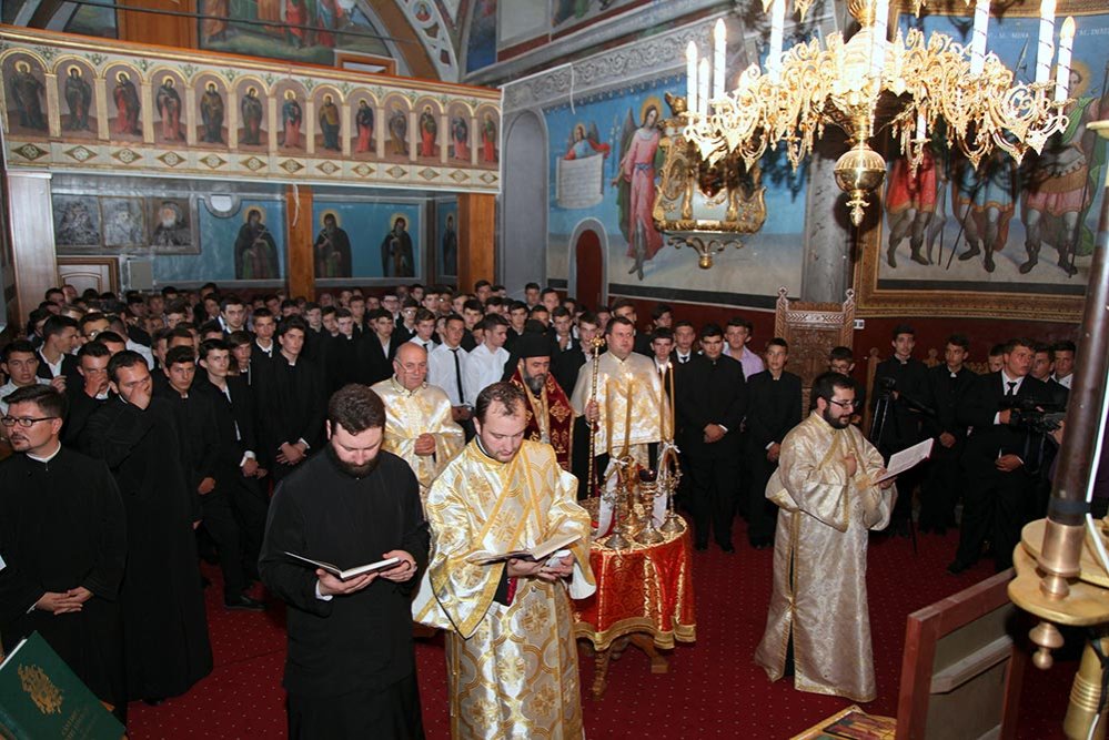 Binecuvântare la începutul noului an şcolar pentru seminariştii buzoieni 76735