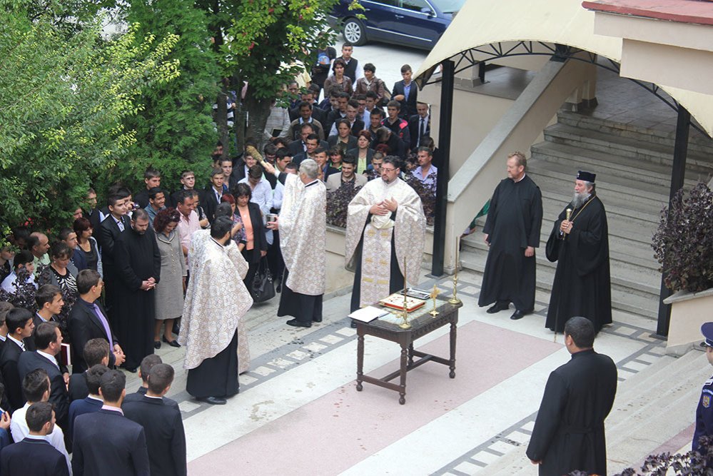 Binecuvântări arhiereşti la început de an şcolar 76728