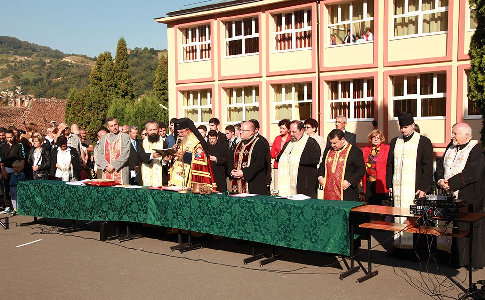 Elevii transilvăneni, binecuvântaţi la început de an şcolar 76727