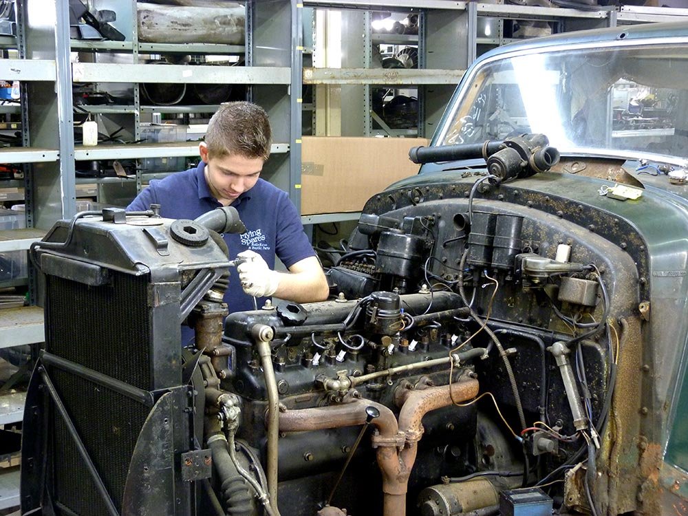 Tot mai mulţi tineri se îndreaptă spre şcolile profesionale 76733