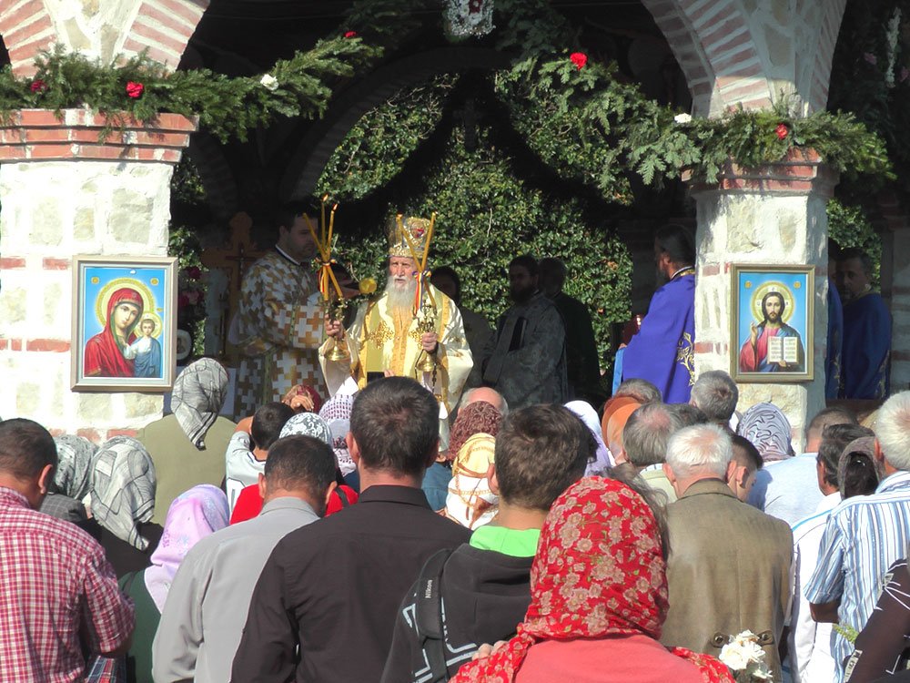Slujbă arhierească la hramul de toamnă al Mănăstirii Râşca 76694
