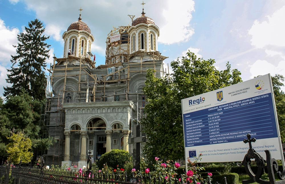 Se restaurează Biserica „Sfânta Vineri” din Piteşti 76666