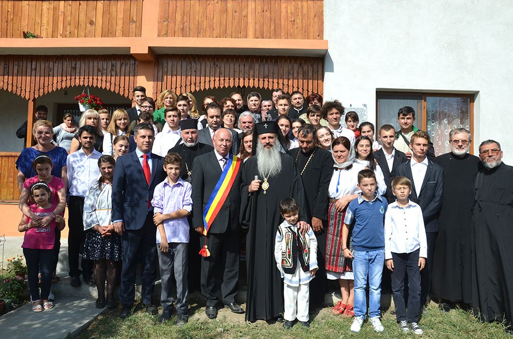 „Paradoxal, crucea este izvor de bucurie“ 76630