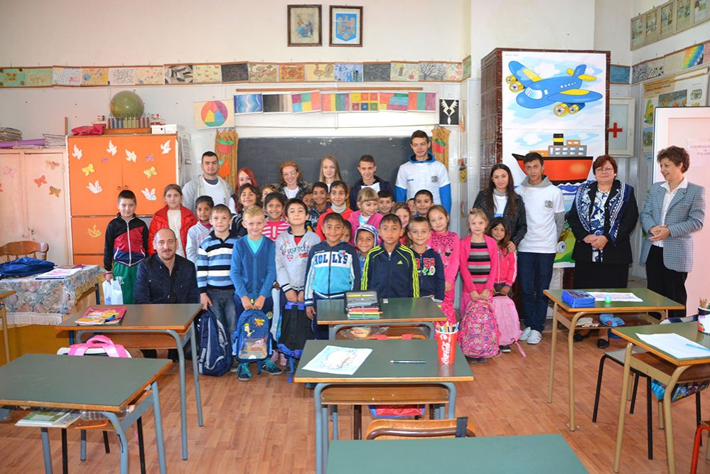 Rechizite pentru copiii din Protopopiatul Caransebeş 76543