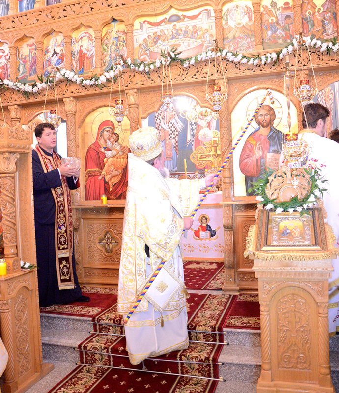 A fost sfinţită Biserica „Sfânta Treime” - Militari 76495